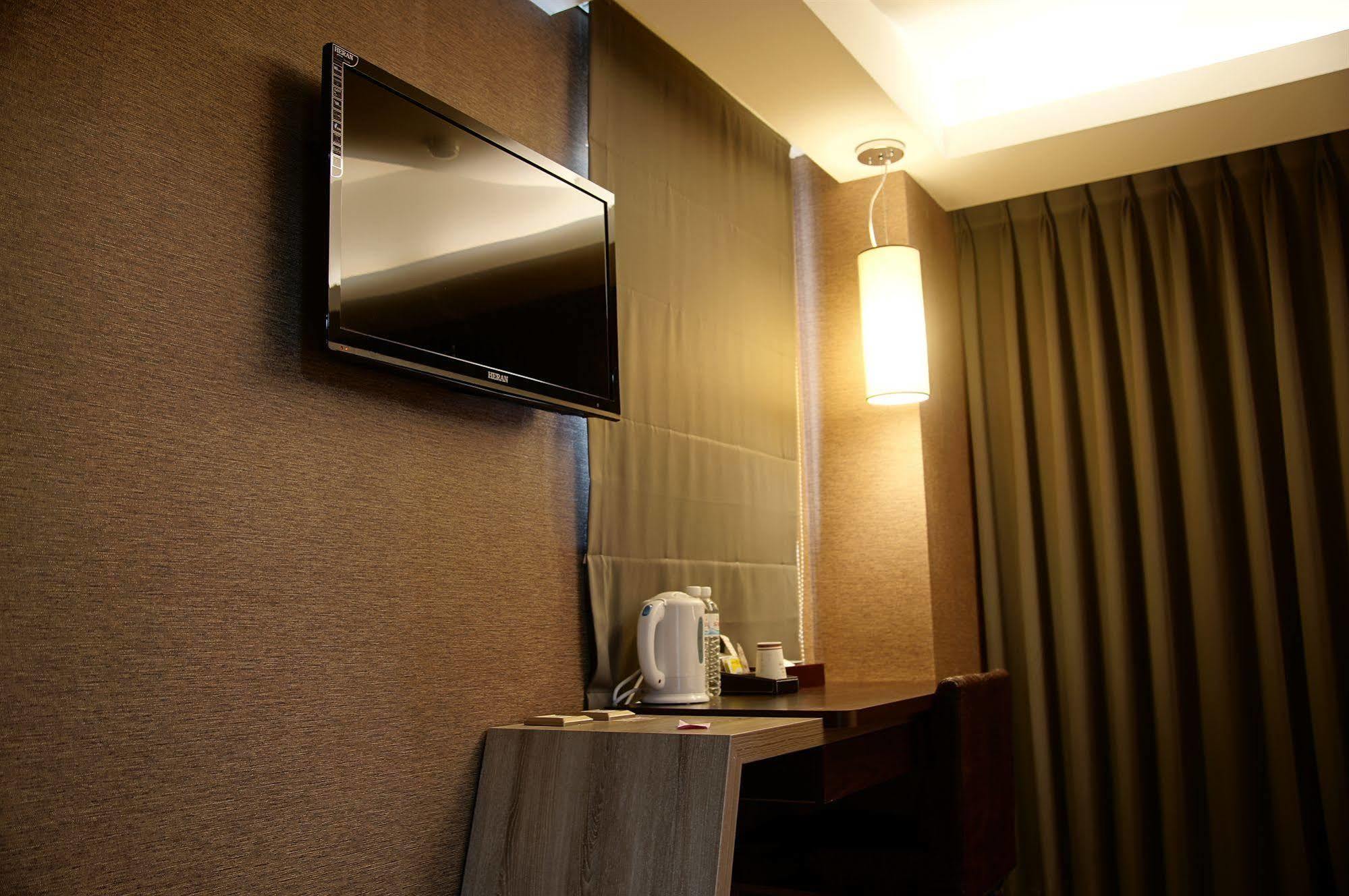Talmud Business Hotel - Zhongshan ไถจง ภายนอก รูปภาพ