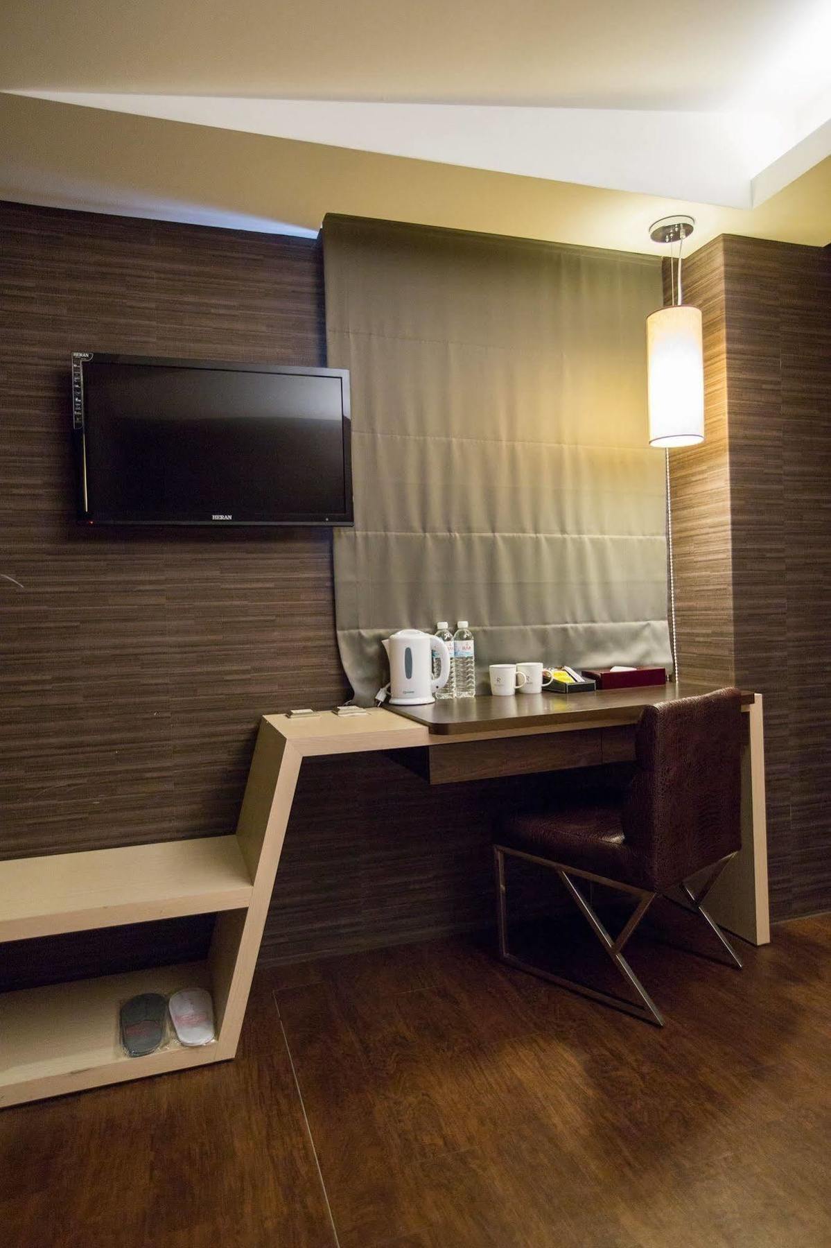 Talmud Business Hotel - Zhongshan ไถจง ภายนอก รูปภาพ