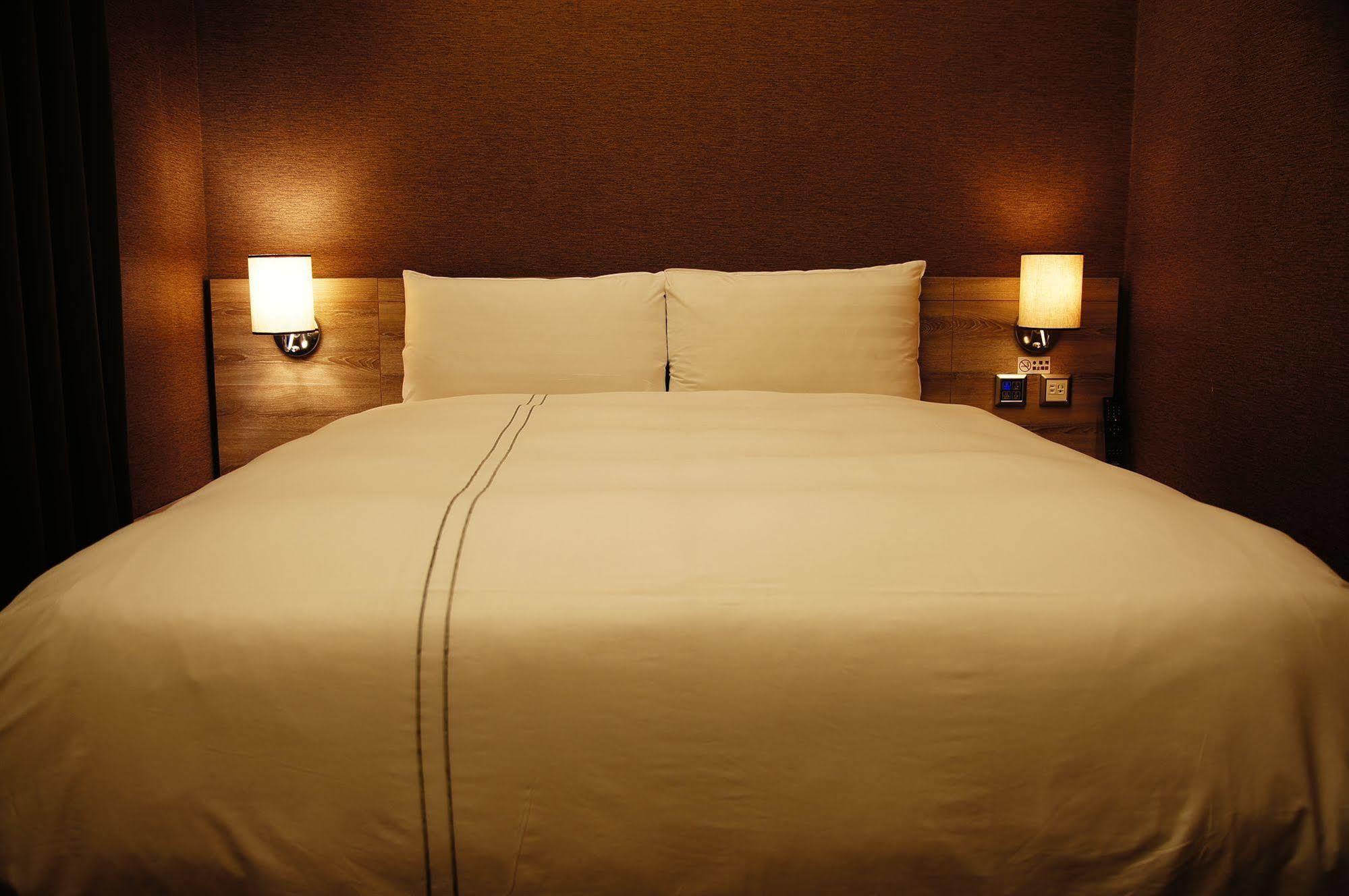 Talmud Business Hotel - Zhongshan ไถจง ภายนอก รูปภาพ