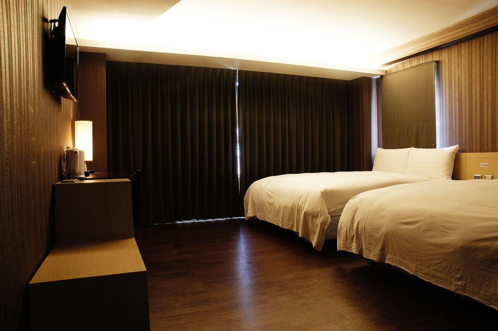 Talmud Business Hotel - Zhongshan ไถจง ภายนอก รูปภาพ