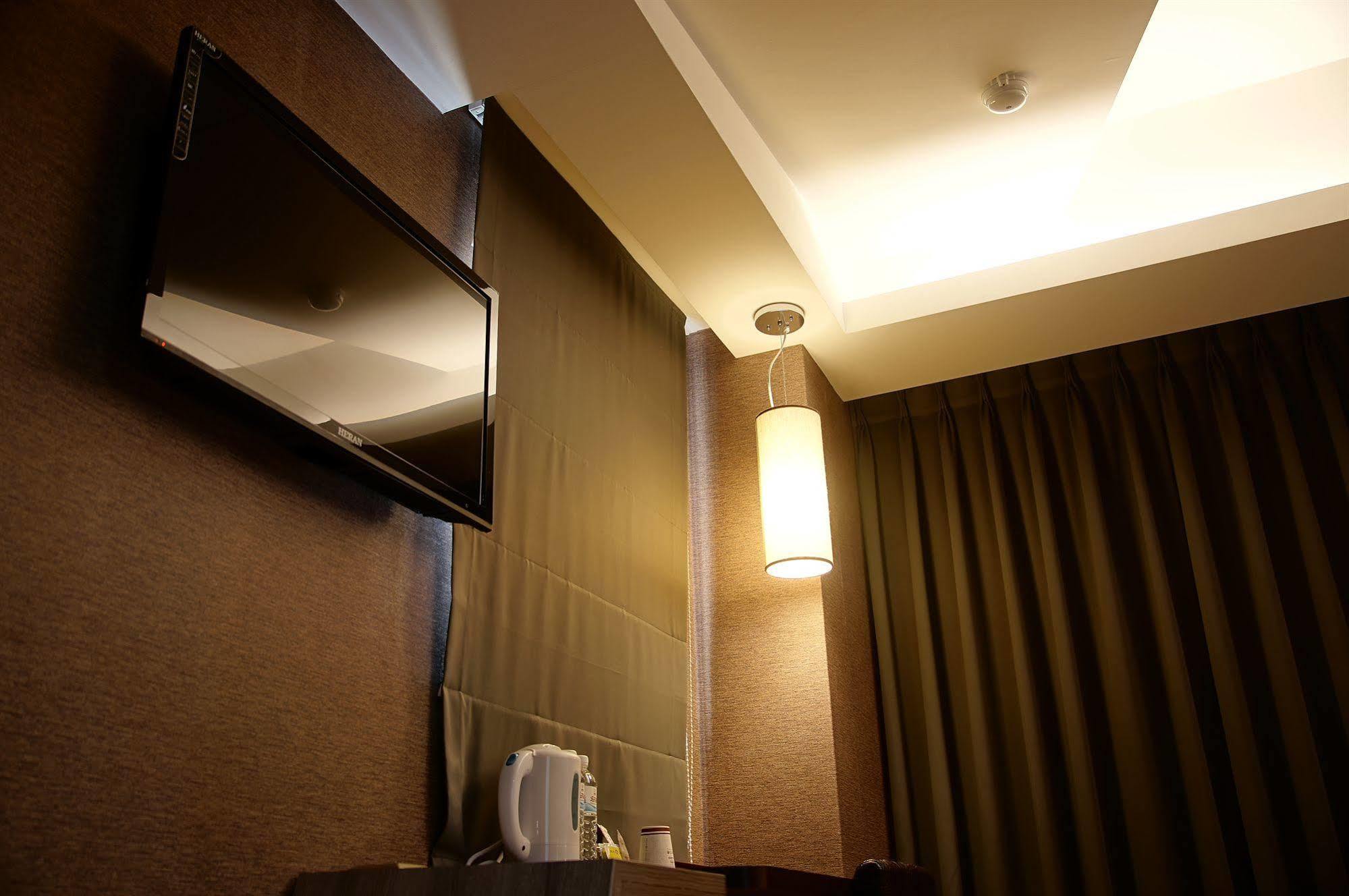 Talmud Business Hotel - Zhongshan ไถจง ภายนอก รูปภาพ