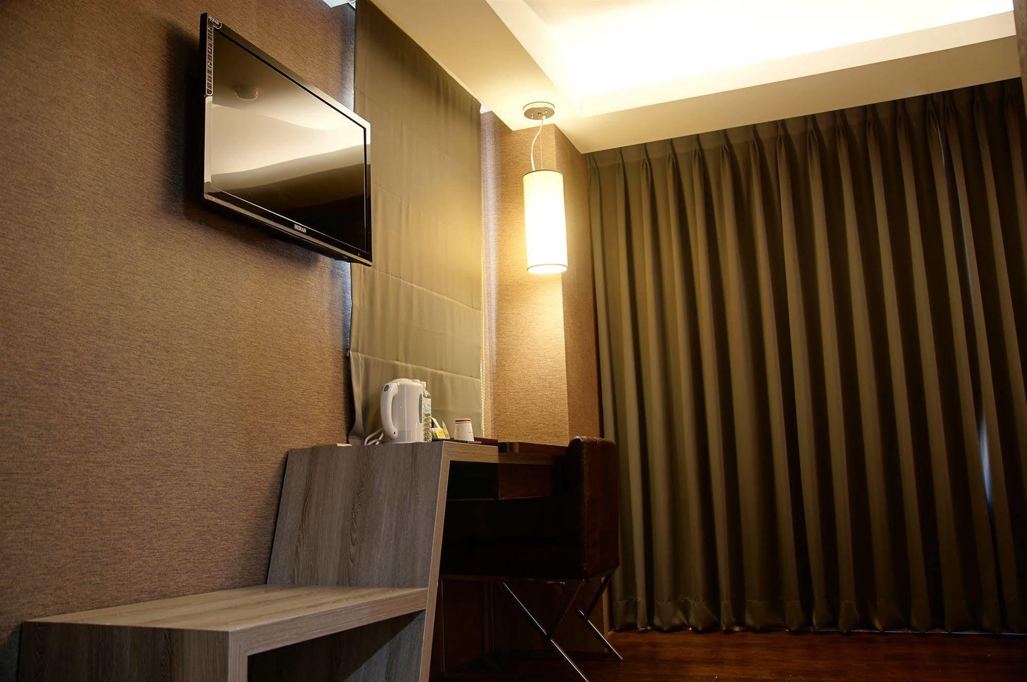 Talmud Business Hotel - Zhongshan ไถจง ภายนอก รูปภาพ